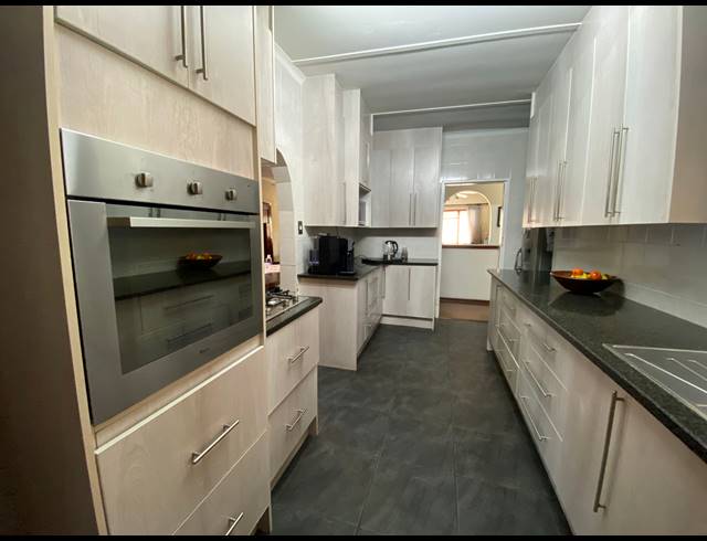 5 BEDROOM HOUSE FOR SALE IN JACKAROO PARK